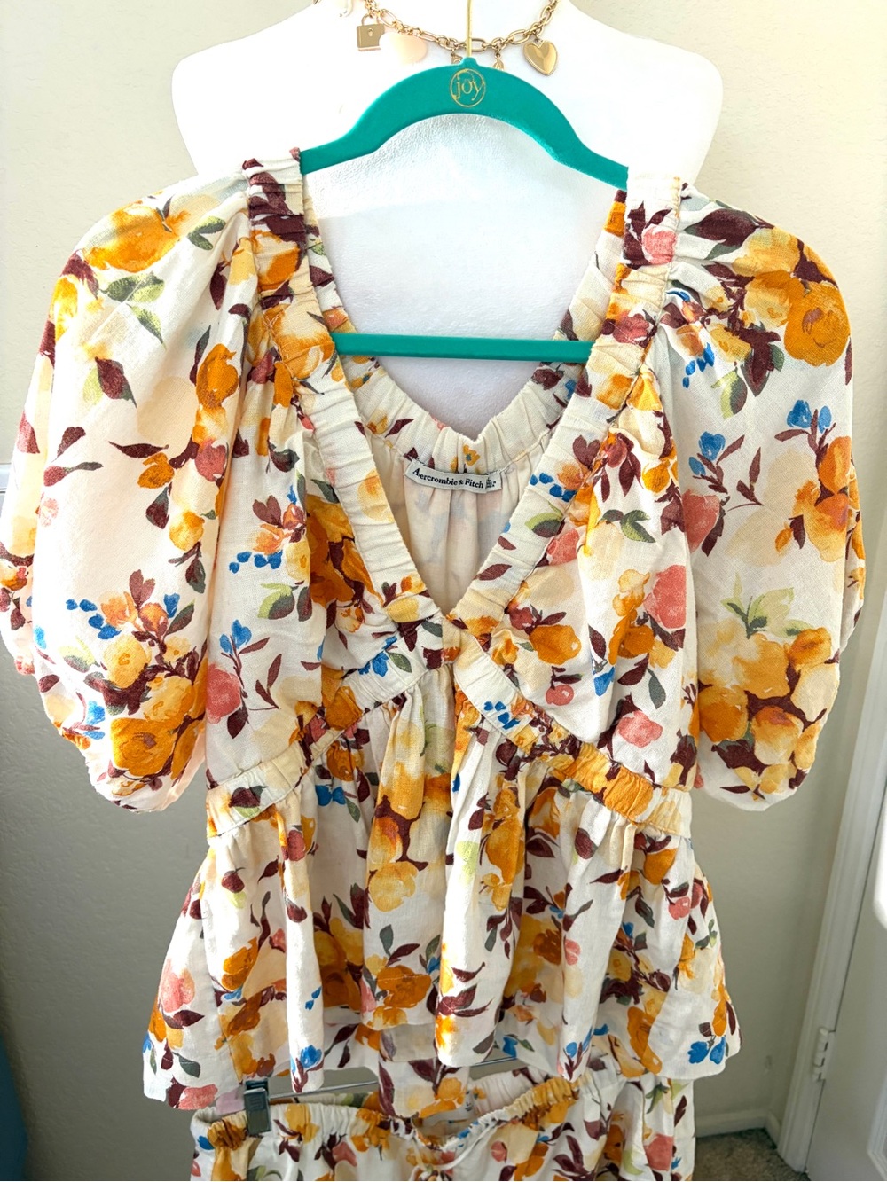 Abercrombie & Fitch Cream Floral Shorts Set with Yellow, Blue and Brown Accents - Picture 2 of 16